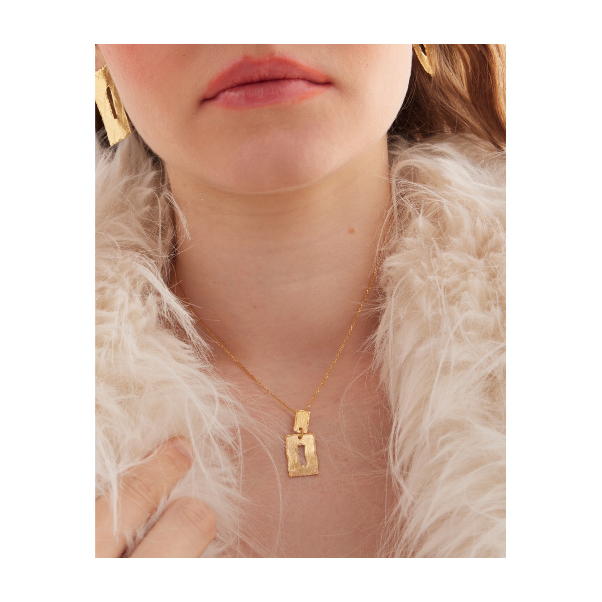 COLLAR VICTORIA CRUZ - A5584-DG